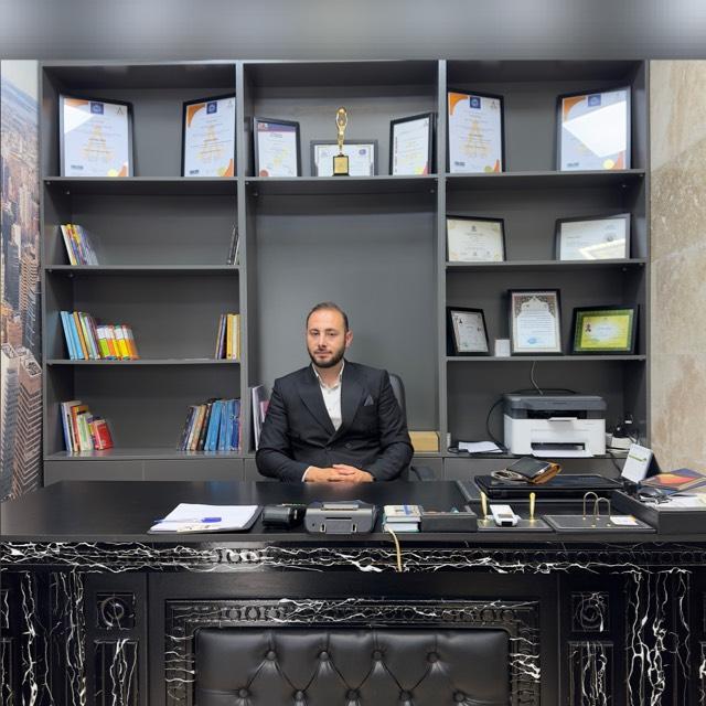 دکتر اشکان دبیب مدیرعامل ملک ب ملک
